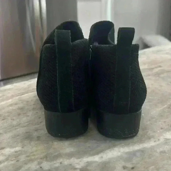 Toms: Solid Black Suede Deia Ankle Stacked Leather Heeled Booties Size 7 - Picture 3 of 10